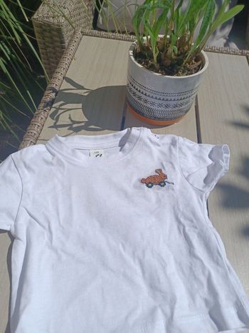 T-shirt petit lapin brodé main❤️