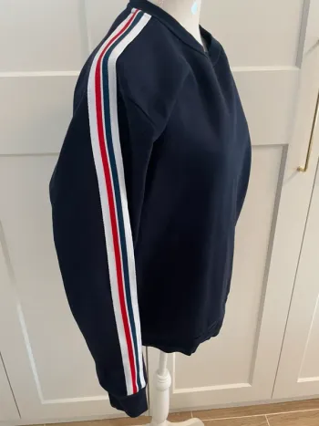 Sweat Zara marine blanc rouge taille M