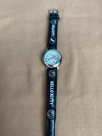 Montre Hello Kitty noir bracelet en aspect cuir