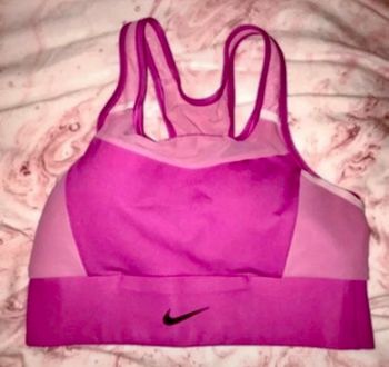 Brassière couleur rosé bon état taille xs marque Nike
