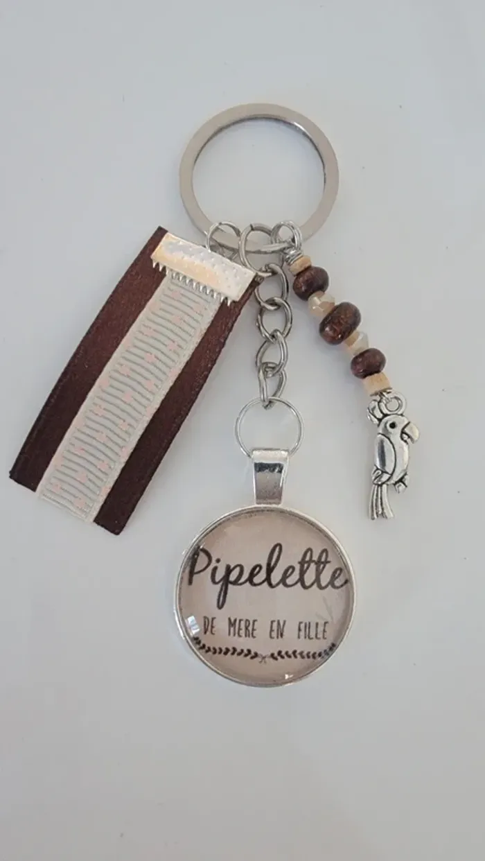 Cadeau maman , porte clé message bijoux de sac " pipelette de mère en fille"