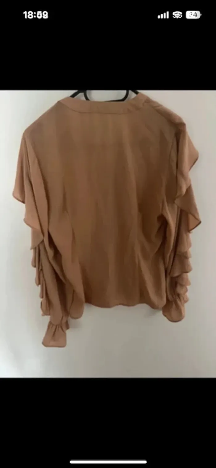Blouse camel chic avec volants Taille S/M - photo numéro 3