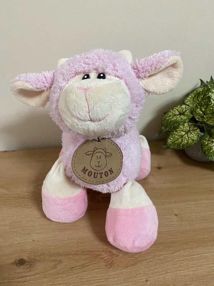 Doudou peluche mouton rose écru médaillon cmp