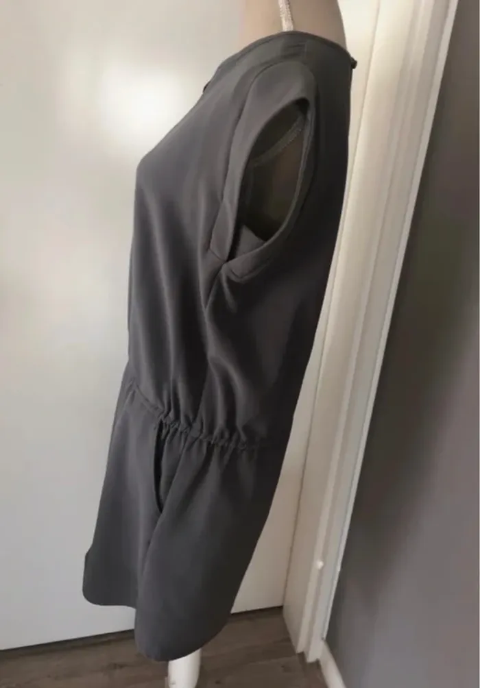 Deby debo  Robe tunique grise et dentelle noir  femme taille 38 - photo numéro 3
