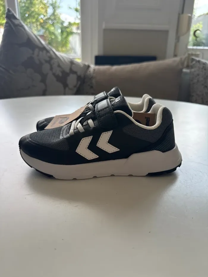 Baskets Hummel Enfant – Taille 33 – Noir & Blanc