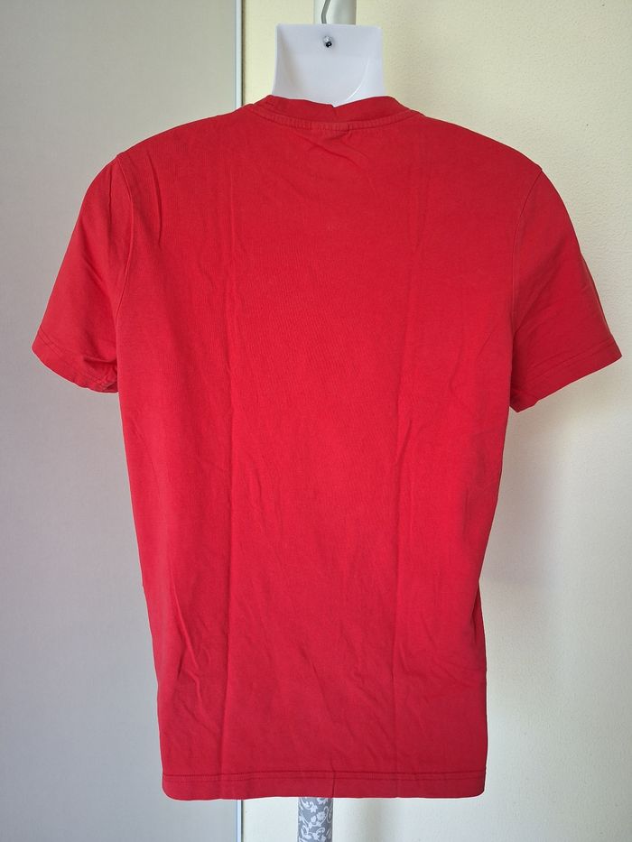 T-shirt taille S marque Champion couleur rouge - photo numéro 3