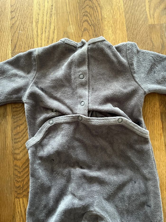 Pyjama velours, trois mois - photo numéro 4