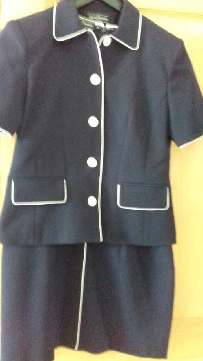 Ensemble robe tailleur cintrée bleu marine liseret blanc taille 40 - photo numéro 2