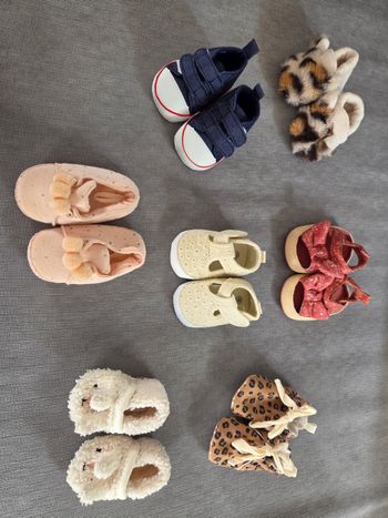 Lot de chaussures chaussons bébé fille 