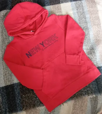 Sweat à capuche rouge taille 8 ans