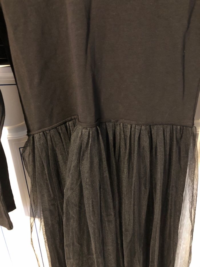 Robée longue noire avec tulle neuve sans étiquette - photo numéro 2