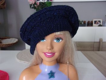 bonnet genre béret couleur bleu marine pailleté- taille unique -fait main-