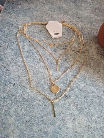 Collier neuf