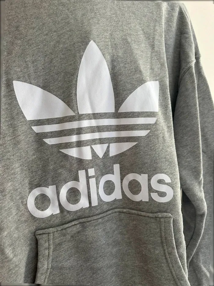 Adidas pull gris à capuche taille M en très bon état - photo numéro 2