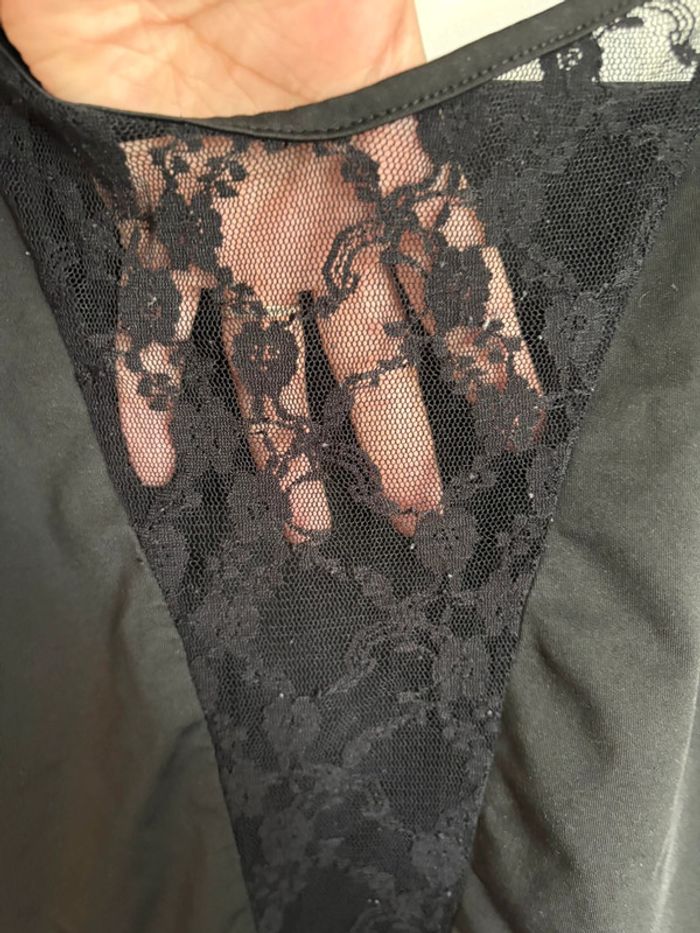 Top noir 1XL avec empiècements dentelle - photo numéro 3