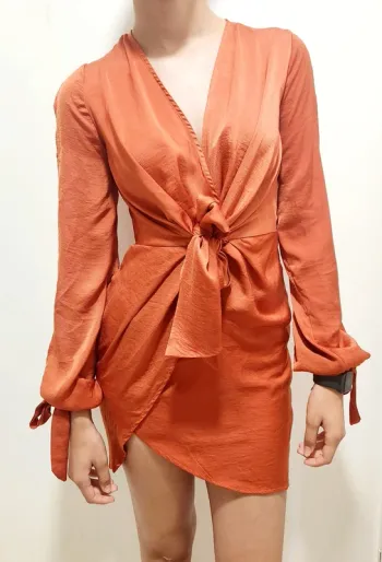 Robe courte portefeuille rouille – PrettyLittleThing
