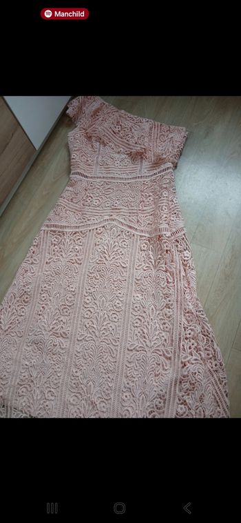 Robe mi-longue dentelle asymétrique