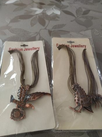 Lot de deux colliers fantaisie neuf gothique