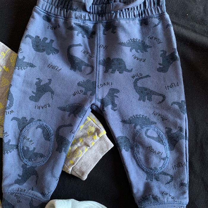 Lot 5 joggings 9 mois - photo numéro 4