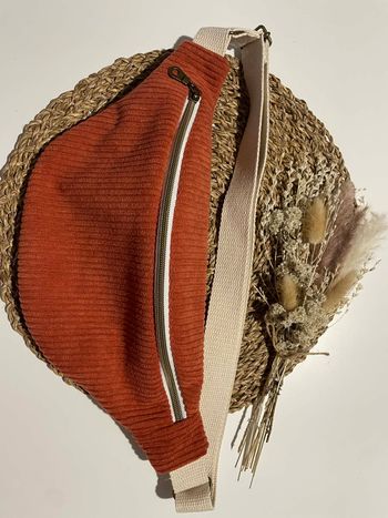 Sacoche banane fait main en tissu velours côtelé rouille,
