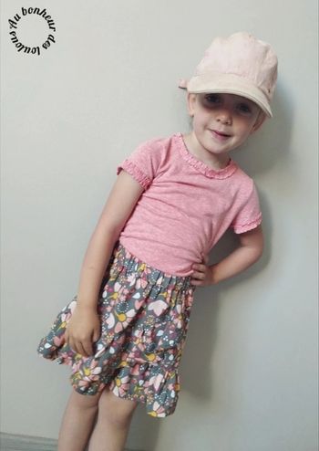 4 ans ensemble été Teeshirt (3-4 ans h&m étiquette coupée) et jupe sans marque