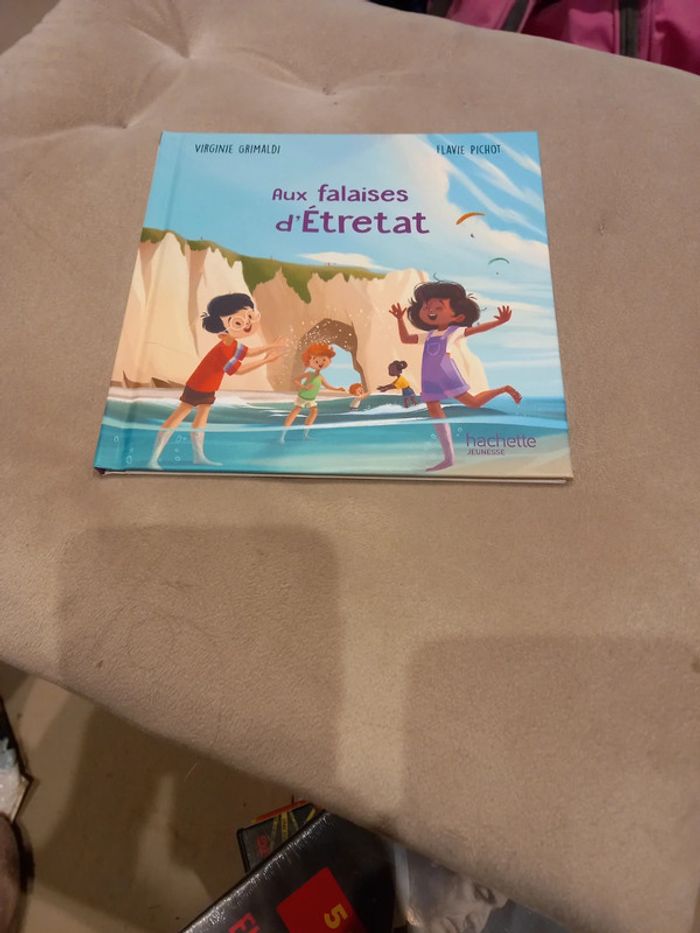 Livre Aux falaises d'Etretat