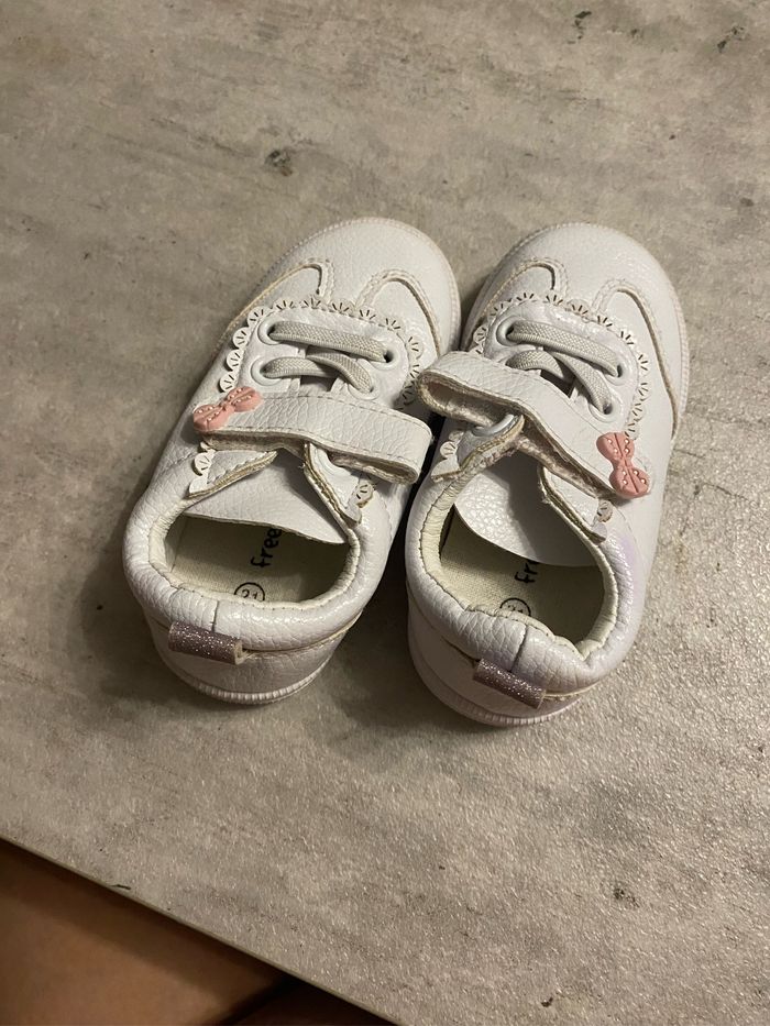Baskets taille 21 - photo numéro 2