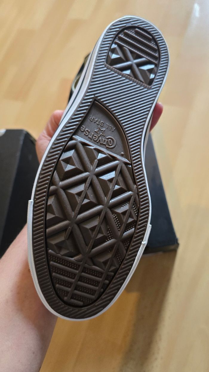 NEUVES  (non portées) 🏷🥰🤩👌superbes converses Pointure 37 😍🤩🥰👌 - photo numéro 4