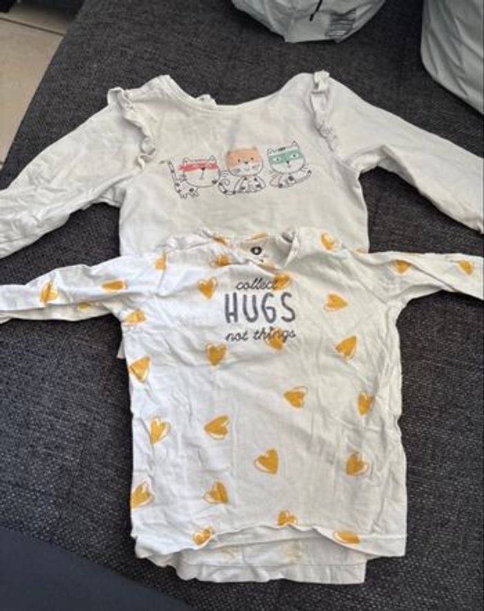 Lot 2 t-shirt fille 12 mois - photo numéro 1