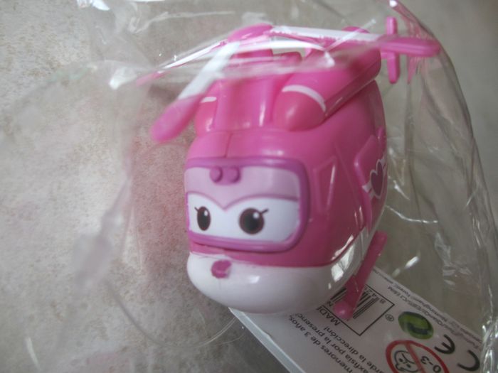 Lot de petits jouets : sifflet, toupies et Super Wings - photo numéro 6