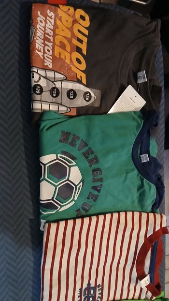 Lot 19 t-shirts manches longues 8 ans garçon 
