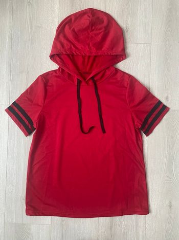 T-shirt à capuche rouge 🔥