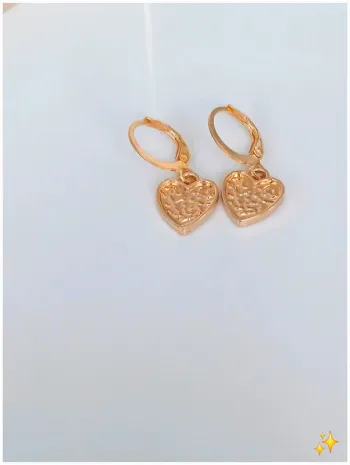 Boucles d’oreilles dorées pendantes – Cœur martelé tendance