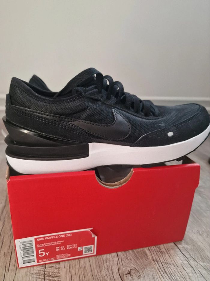 Basket Nike Waffle One 37,5 Neuve - photo numéro 6