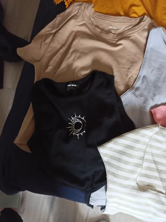 Lot de 12 vêtements femme taille S/M (lot 3) - photo numéro 2