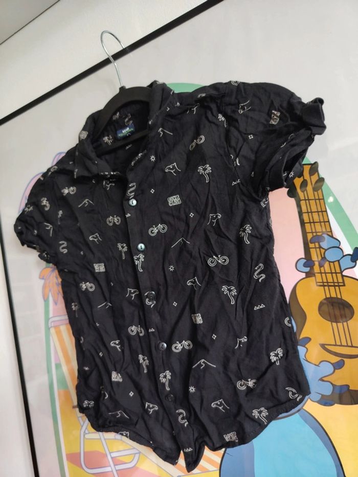 Chemise d'été noire à motifs – Taille 8 ans
