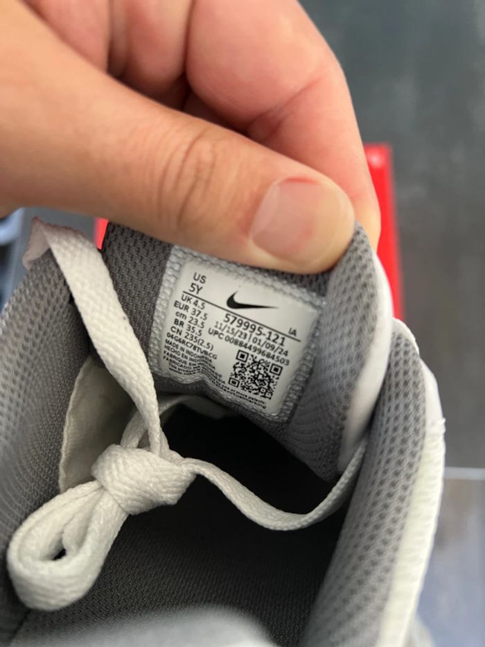 Basket Nike air Max taille 37.5 - photo numéro 8