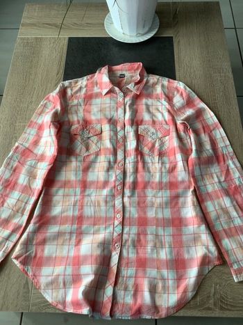 Chemise taille 36 longueur 69 cm aisselles à aisselles 45 cm