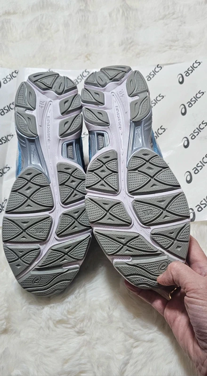 Baskets ASICS GEL NYC taille 41.5 - photo numéro 4