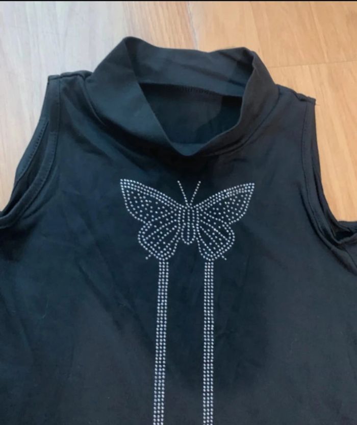 Jolie blouse épaules dénudée avec de strass 🍭🍭 - photo numéro 4