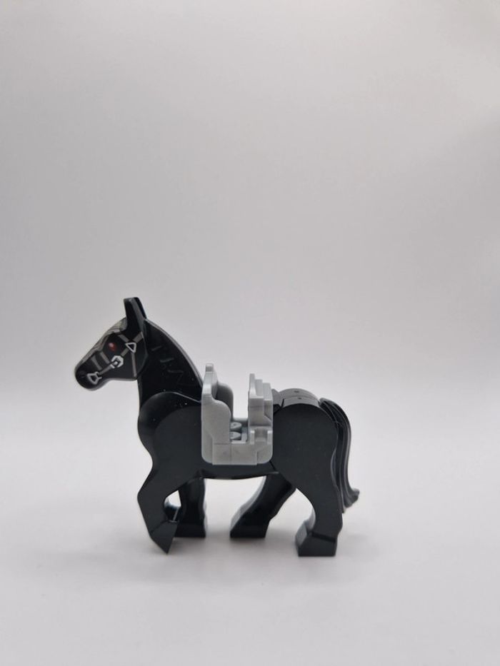 Figurine type lego cheval noir seigneur des anneaux / hobbit