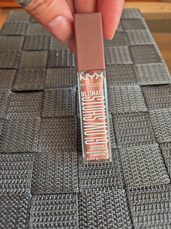 fard à paupière liquide nyx neuf