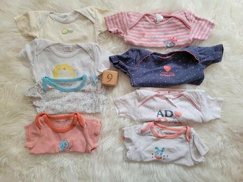 Lot 8 bodies manches courtes 9mois