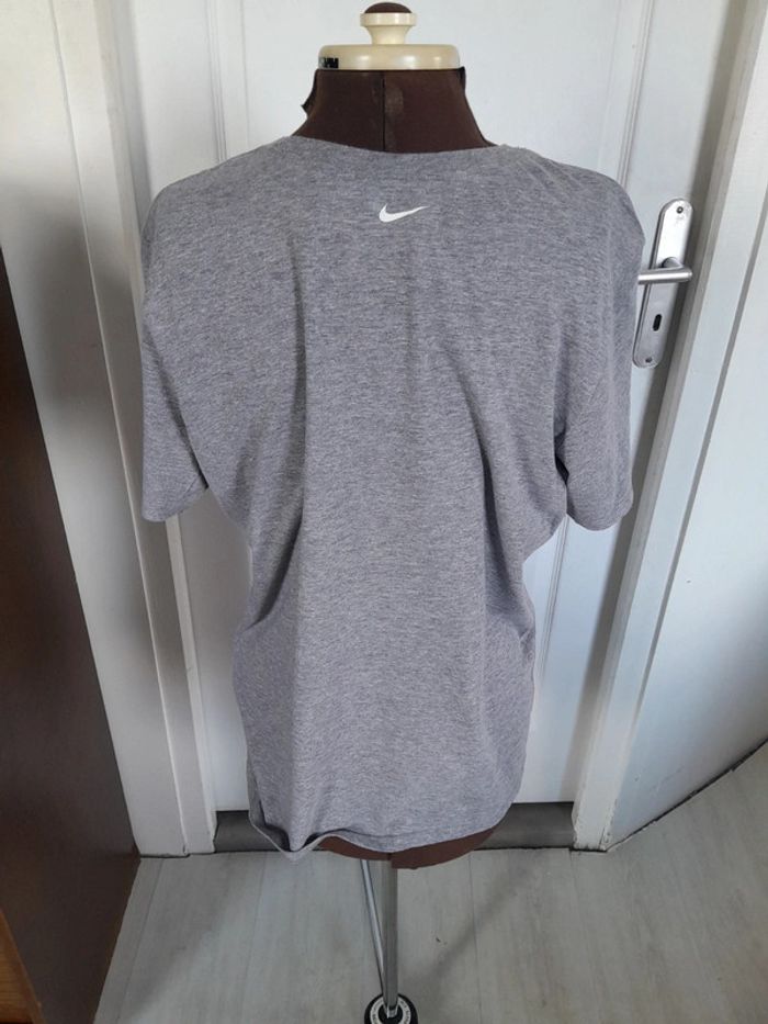 Tee shirt  universitaire Nike the nike tee - photo numéro 2