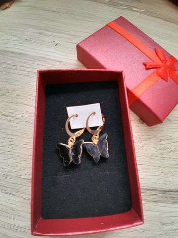 Boucles d'oreilles, papillons émaillées, couleurs noir,  dorées