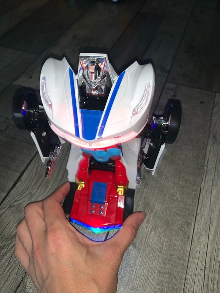 Voiture transforme en robot - photo numéro 6