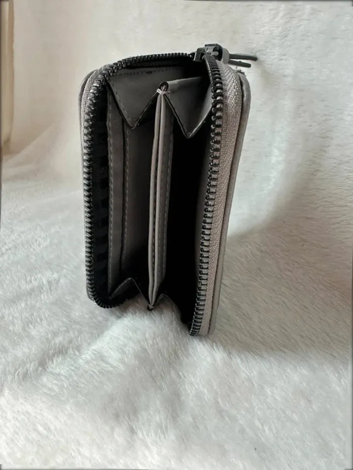 Porte-monnaie gris Victoria’s Secret neuf - photo numéro 7