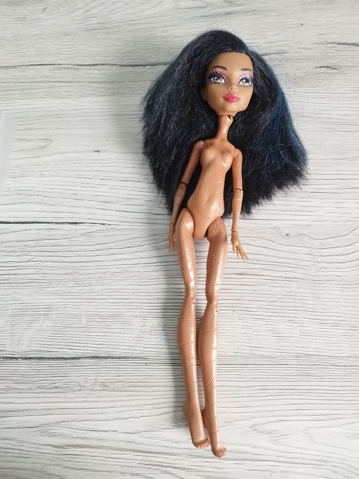 Poupée Monster high Robecca Steam dead Tired