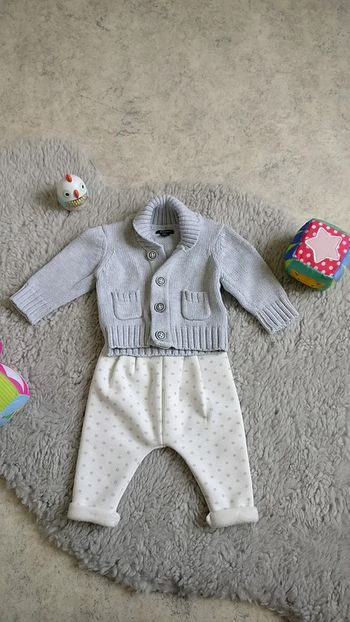 Ensemble pantalon + gilet taille 1 mois