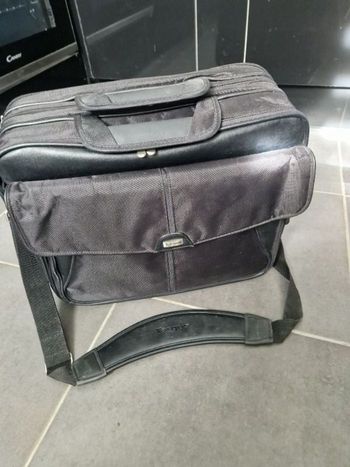 Superbe sacoche ordinateur TARGUS classic 15,6 pouces noir